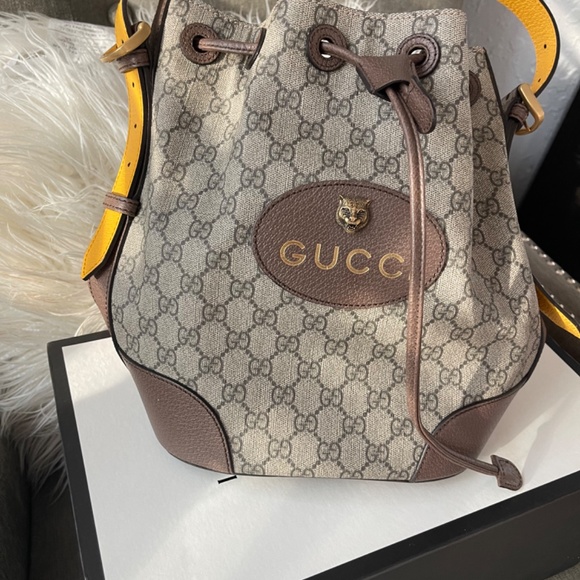 Gucci bagpack GG supreme main image 2